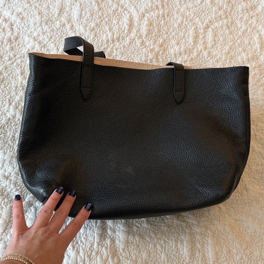 Elegant Black CUYANA Leather Tote Bag w/ crossbody strap - Picture 5 of 10